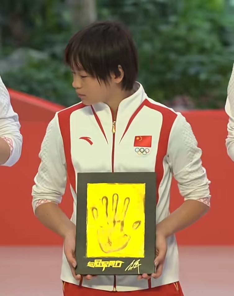 绝佳表现赢得掌声雷动，球员技艺耀眼