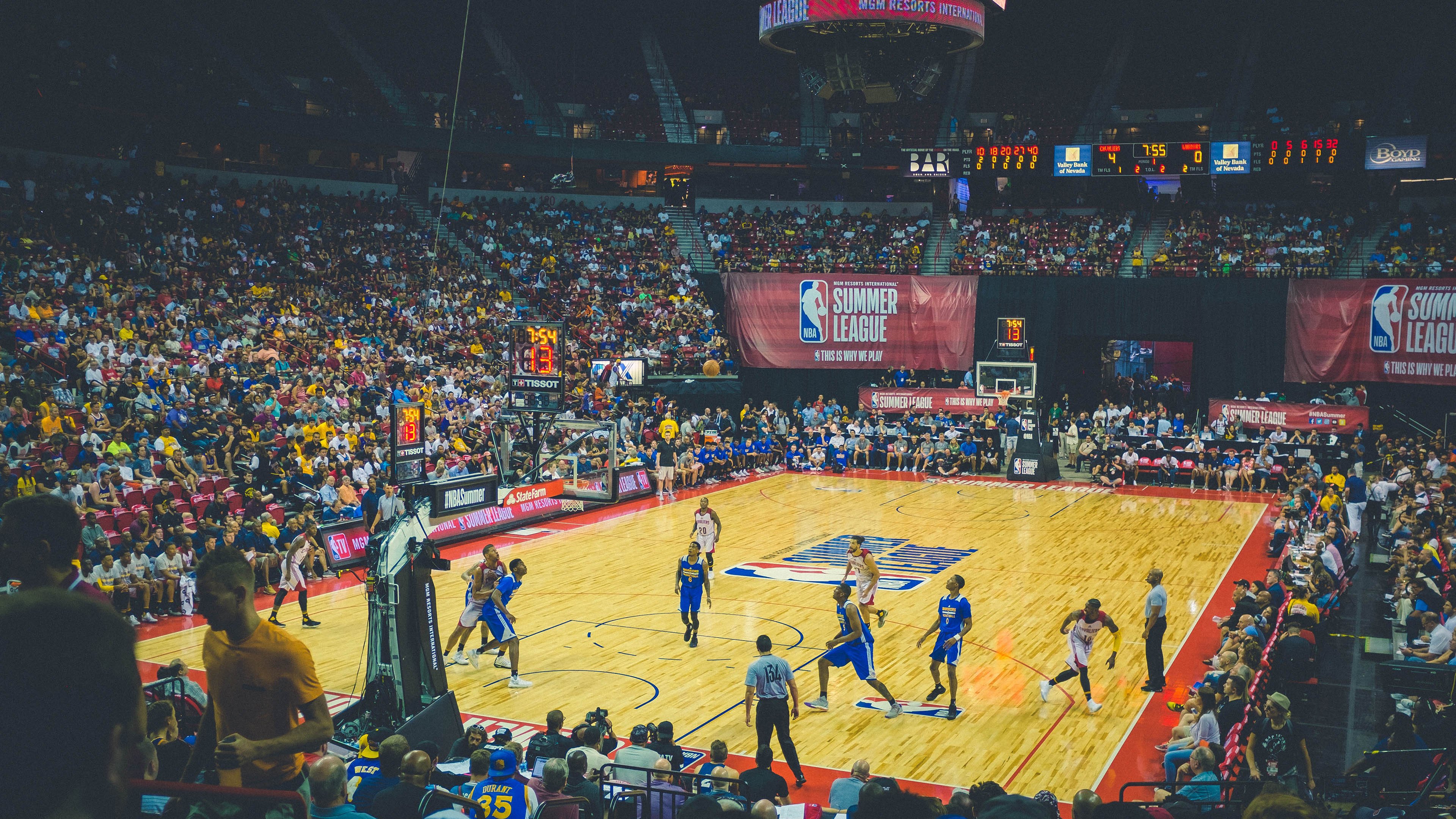 铁壁与利剑，楚阿梅尼在瑞士击溃佛罗伦萨的年度焦点战中接管比赛